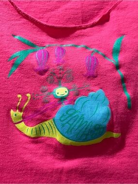 Gamma go Pink Snail Graphic crop Tee - Bright Pink .